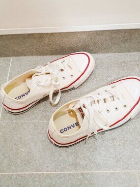 Converse White Low Cut - Size 6